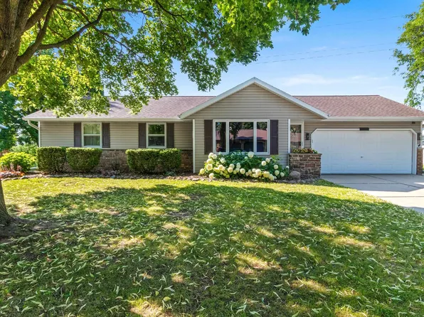 3008 Gilbert Dr, Green Bay, WI 54311