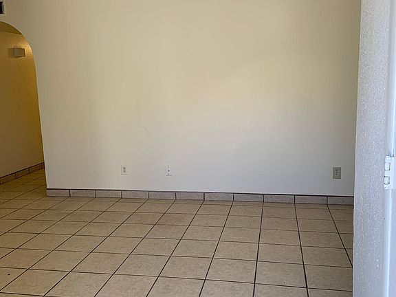 4th image of 2710 Fairway Dr APT B
