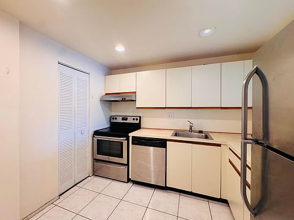 2nd image of 8025 S Colony Cir Circle #203