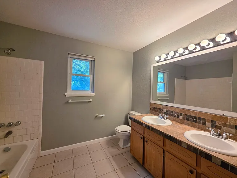 7819 Hearthstone Cir — Photo 32