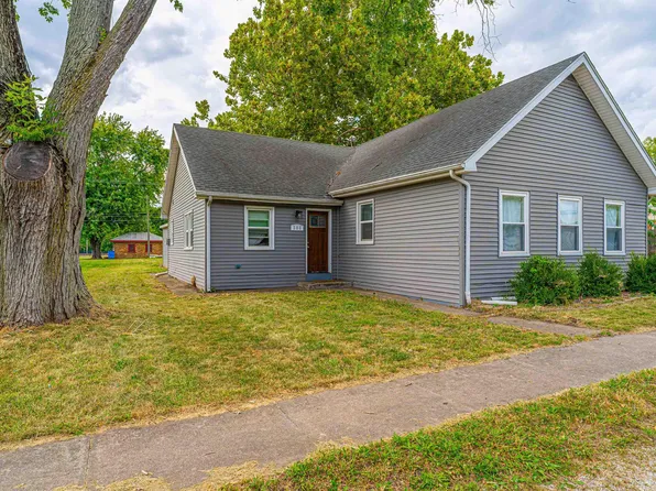101 S Bogardus St, Elkhart, IL 62634