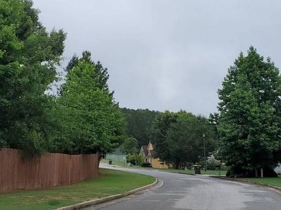 Exterior Neighborhood (street photo)