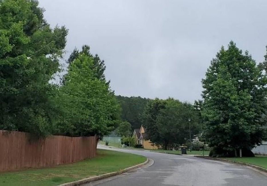 Exterior Neighborhood (street photo)