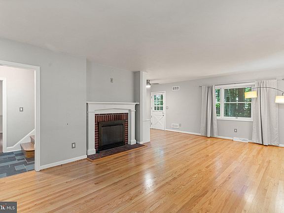 3rd image of 4 Hillman Ct