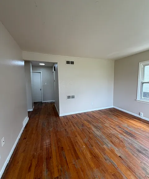 22844 Sharrow Ave — Photo 3