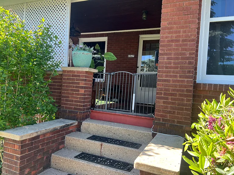2247 Tremont Ave SW — Photo 2