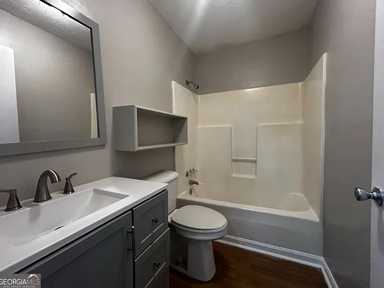 157 Long Station Rd #B — Photo 5