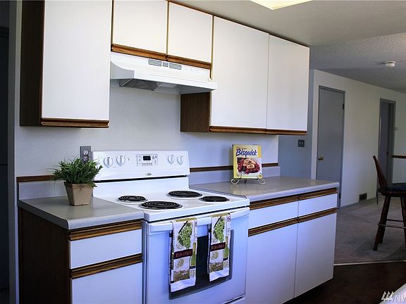 4th image of 903 87th Ave NE