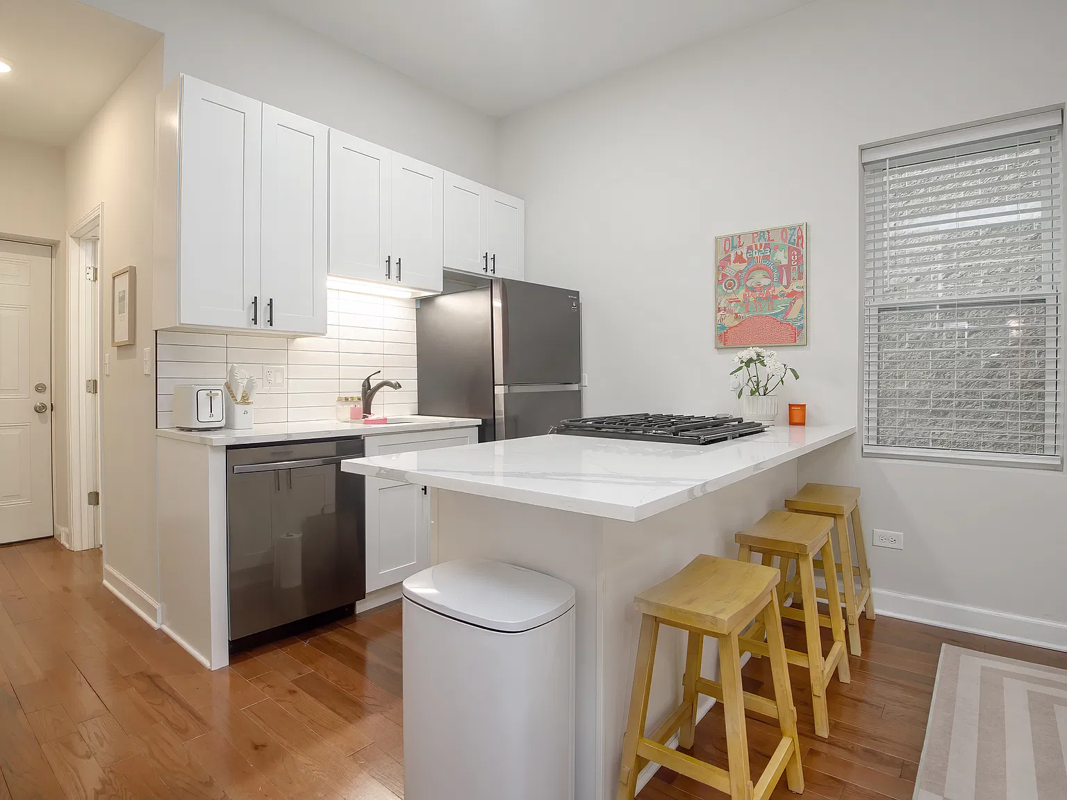 3505 N Sheffield Ave — Photo 3