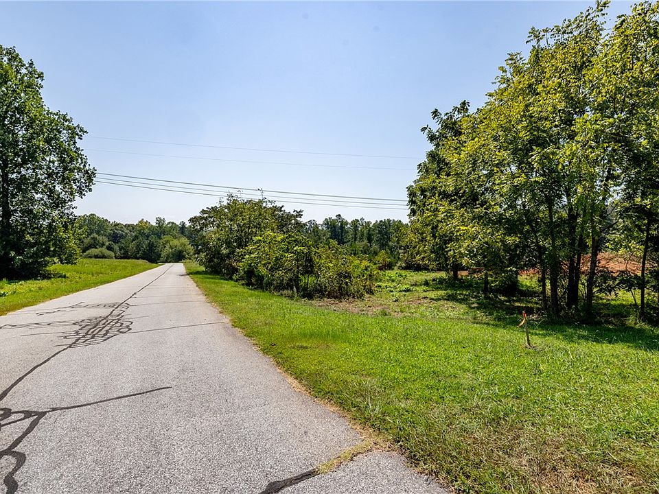 1st image of 39 Hidden Falls Dr