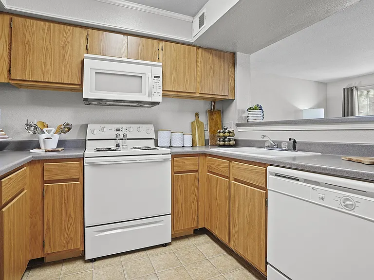 Remington Wichita Apts. — Photo 27