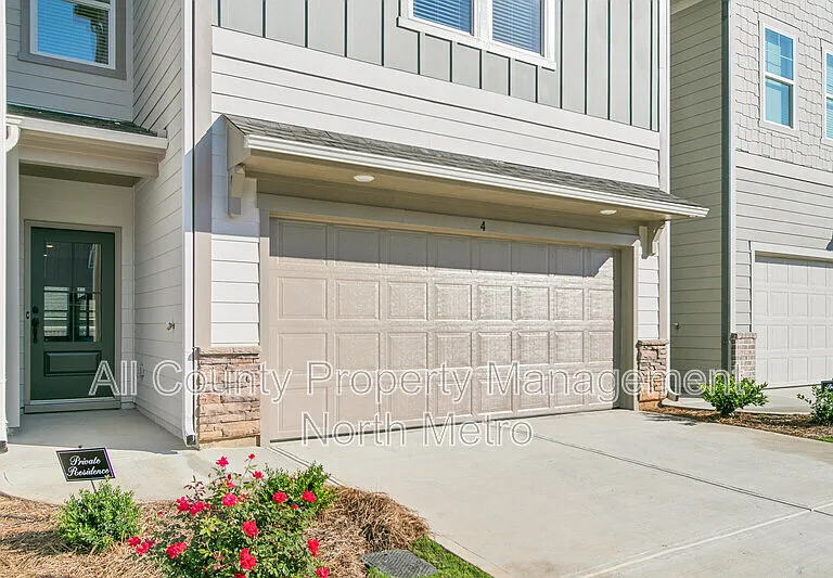328 Mountain Blvd S #T-4 — Photo 2