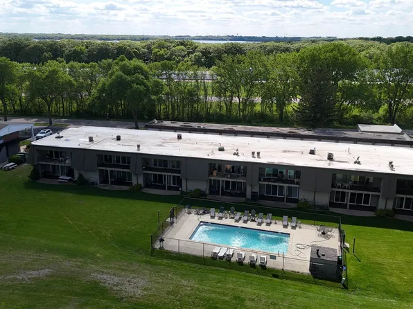 1800 Country Club Dr Unit 216, Okoboji, IA 51355