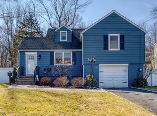 91 Beechwood Rd, Florham Park, NJ 07932