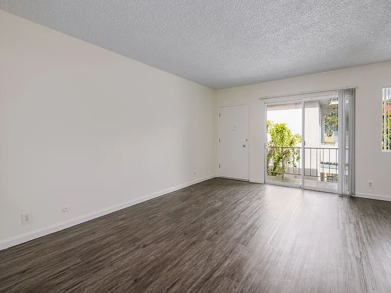 1808 N Harvard Blvd — Photo 5