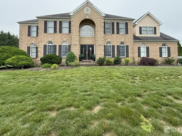 28 Renk Farm Dr, Monmouth Junction, NJ 08852