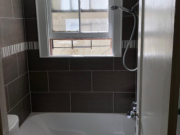 3rd image of 3300 Prytania St #3
