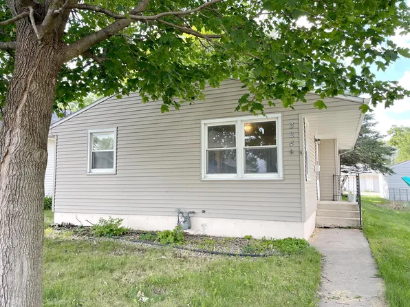 324 29th St SW, Mason City, IA 50401