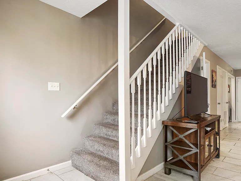 2518 Johnson Dr — Photo 4