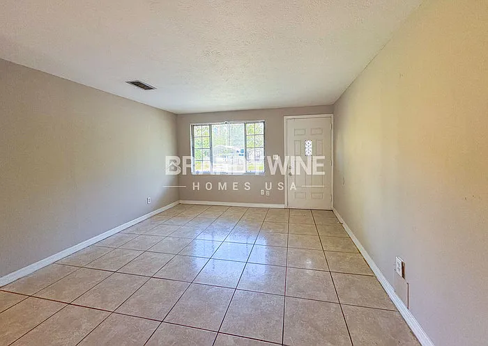 4 bed, 2.0 bath, 1995 sqft, $2,020 — Photo 4