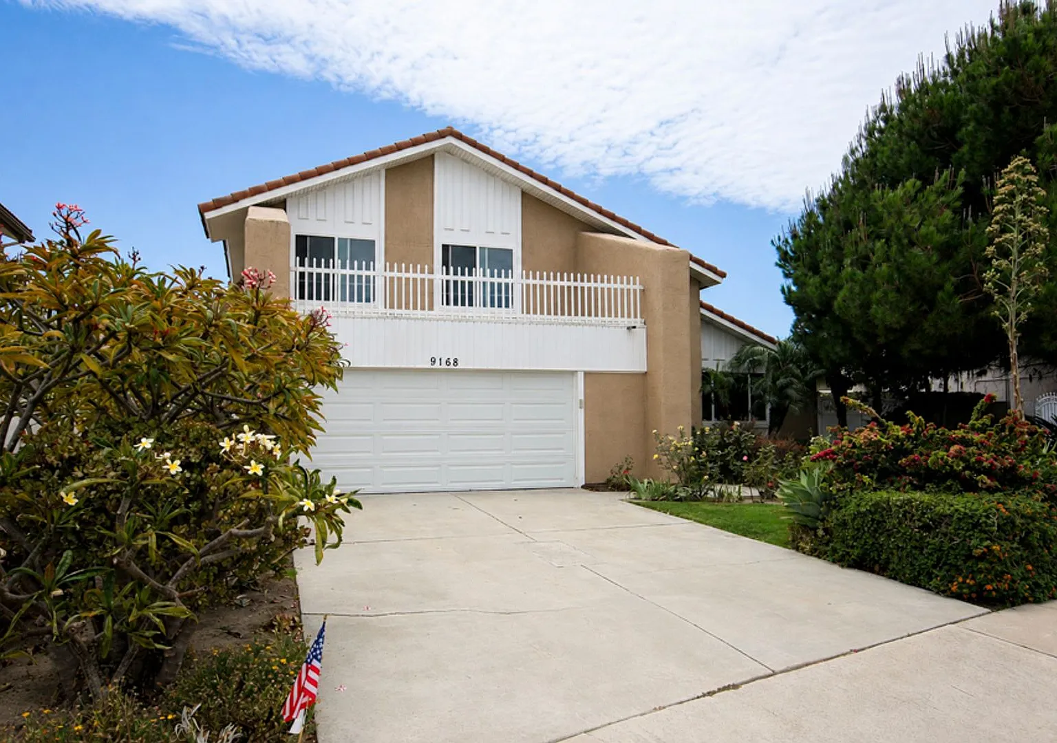 Large and Updated Fountain Valley Home — Photo 2