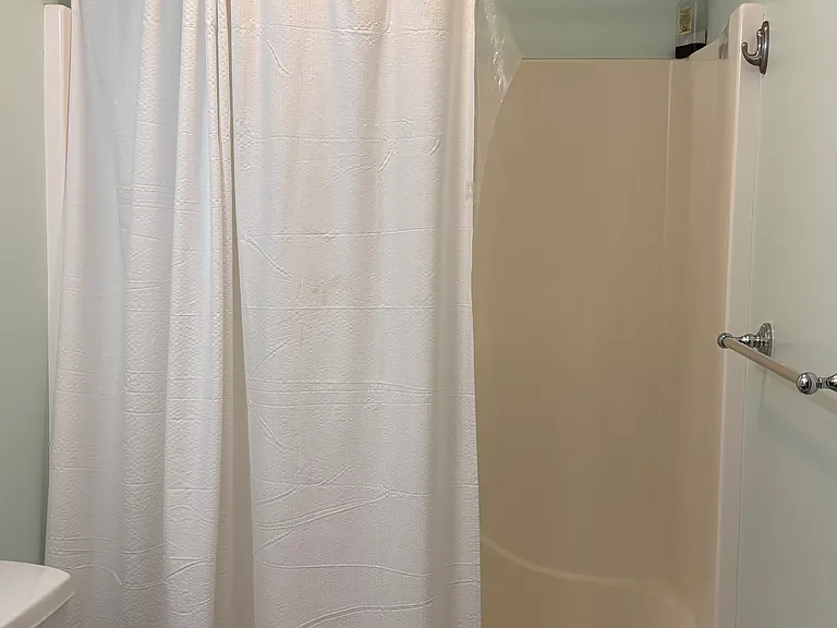 Jack & Jill Bathroom between bedrooms 3 & 4