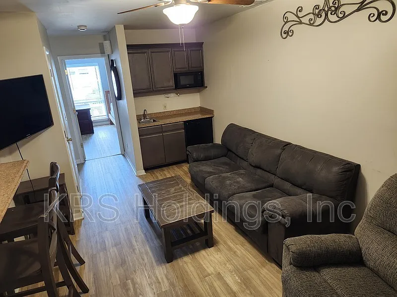 Building Photo - 1305 Bradley Dr