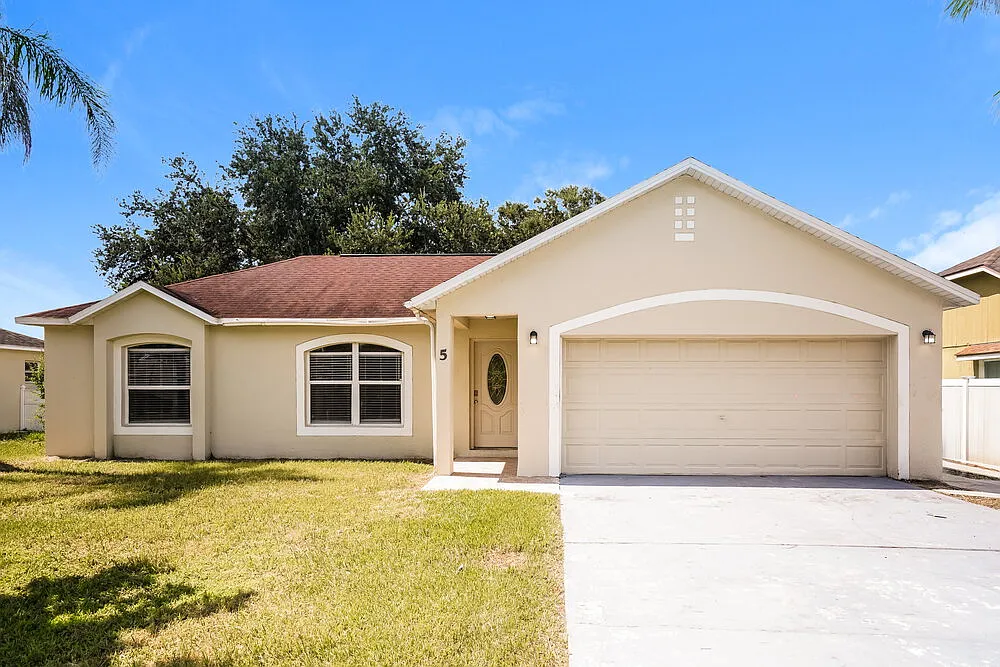 4 bed, 2.0 bath, 1640 sqft, $1,960 — Photo 1