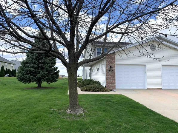 624 Warner St, Columbus, WI 53925