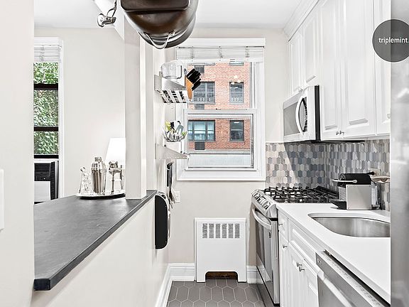 3rd image of 60 E 9th St APT 228