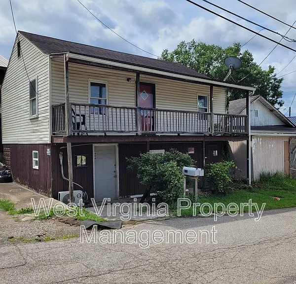 606 21st St W #B — Photo 1