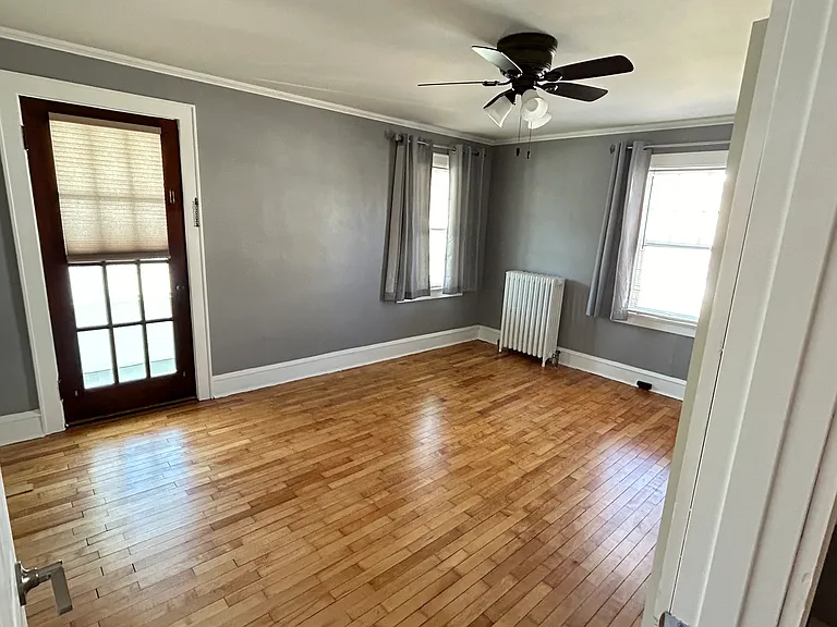1114 N Durkee St — Photo 9