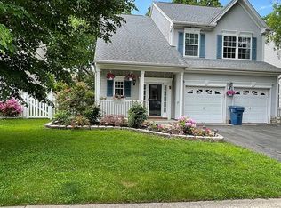 27 Champlain Way, Franklin Park, NJ 08823