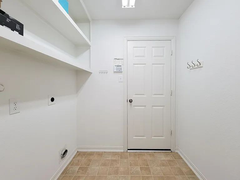 6806 Haley Ct — Photo 34