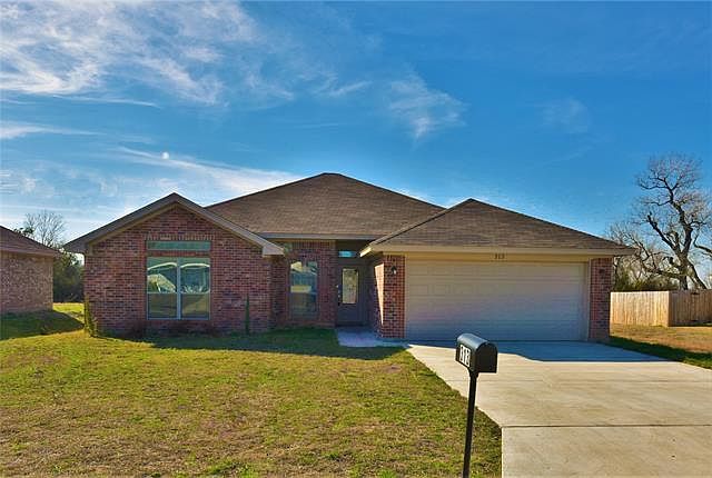 1st image of 313 Woods Dr
