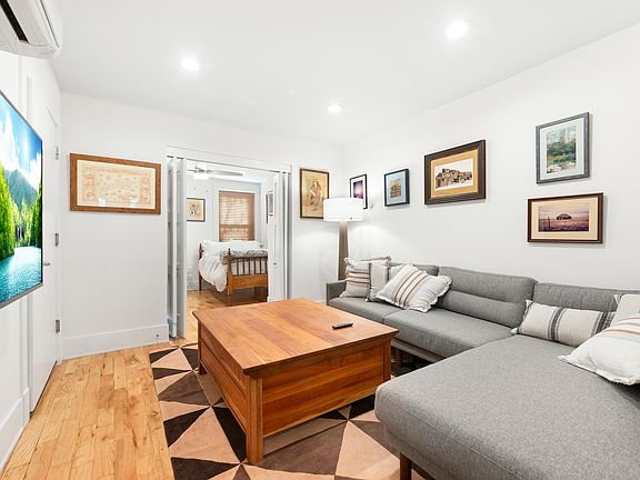 4th image of 505 Bainbridge St #1