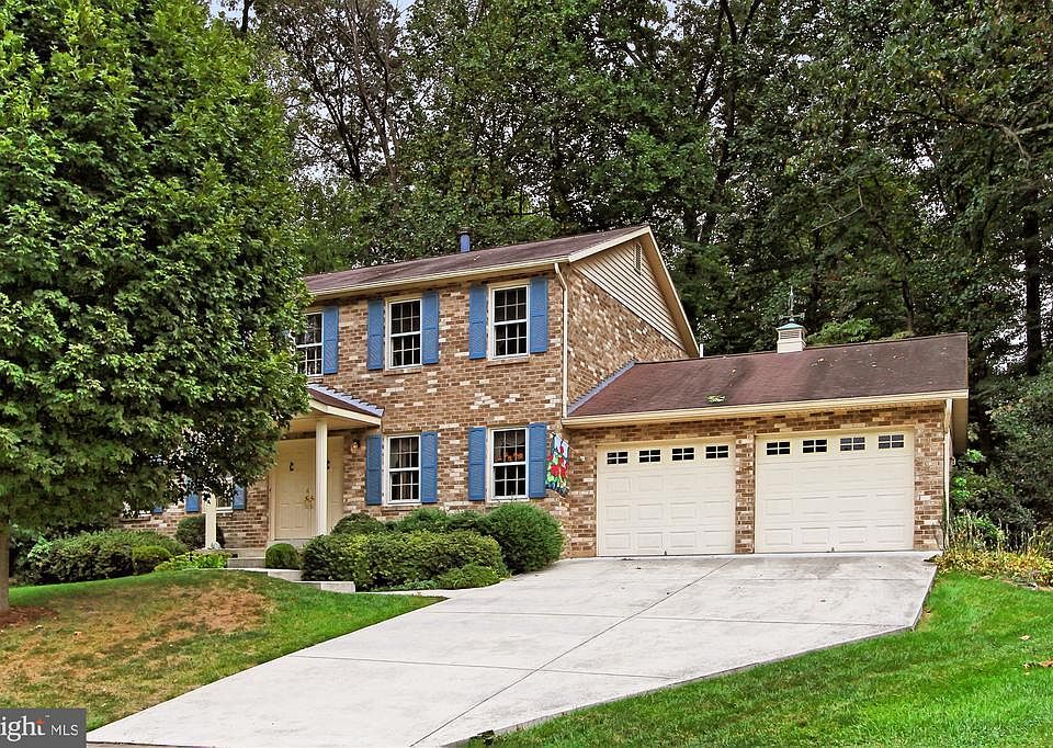 1st image of 9704 Woodcarver Ct
