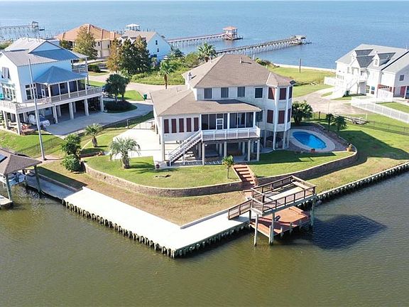 2nd image of 520 Carr Dr