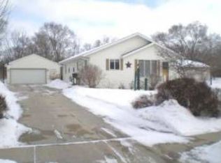 918 Clarendon Ave, Mukwonago, WI 53149