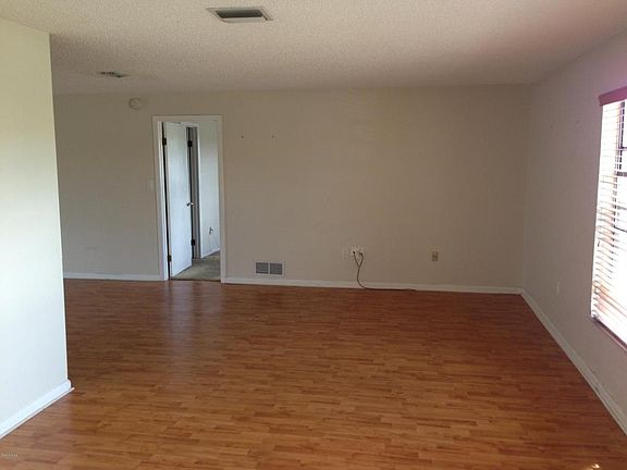 4th image of 745 Hibiscus Dr