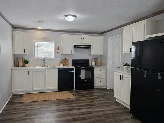3 bed, 2.0 bath, 1120 sqft, $1,925 — Photo 2