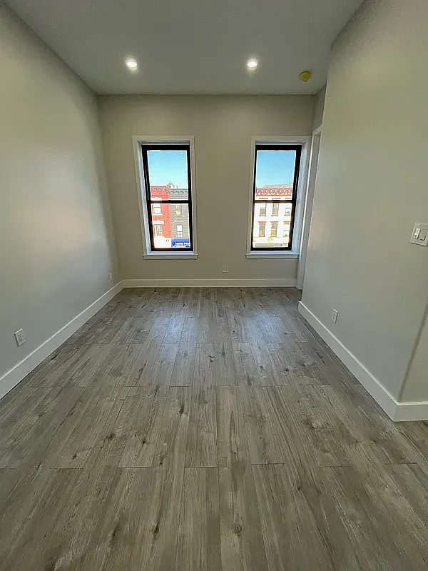 Building Photo - 1376 Flatbush Ave #4B