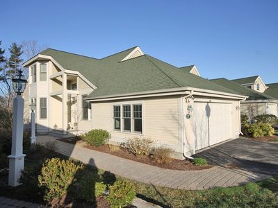 37 Carriage Hill Cir, Southborough, MA, 01772