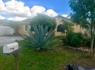 1048 Hope St, Venice, FL 34285