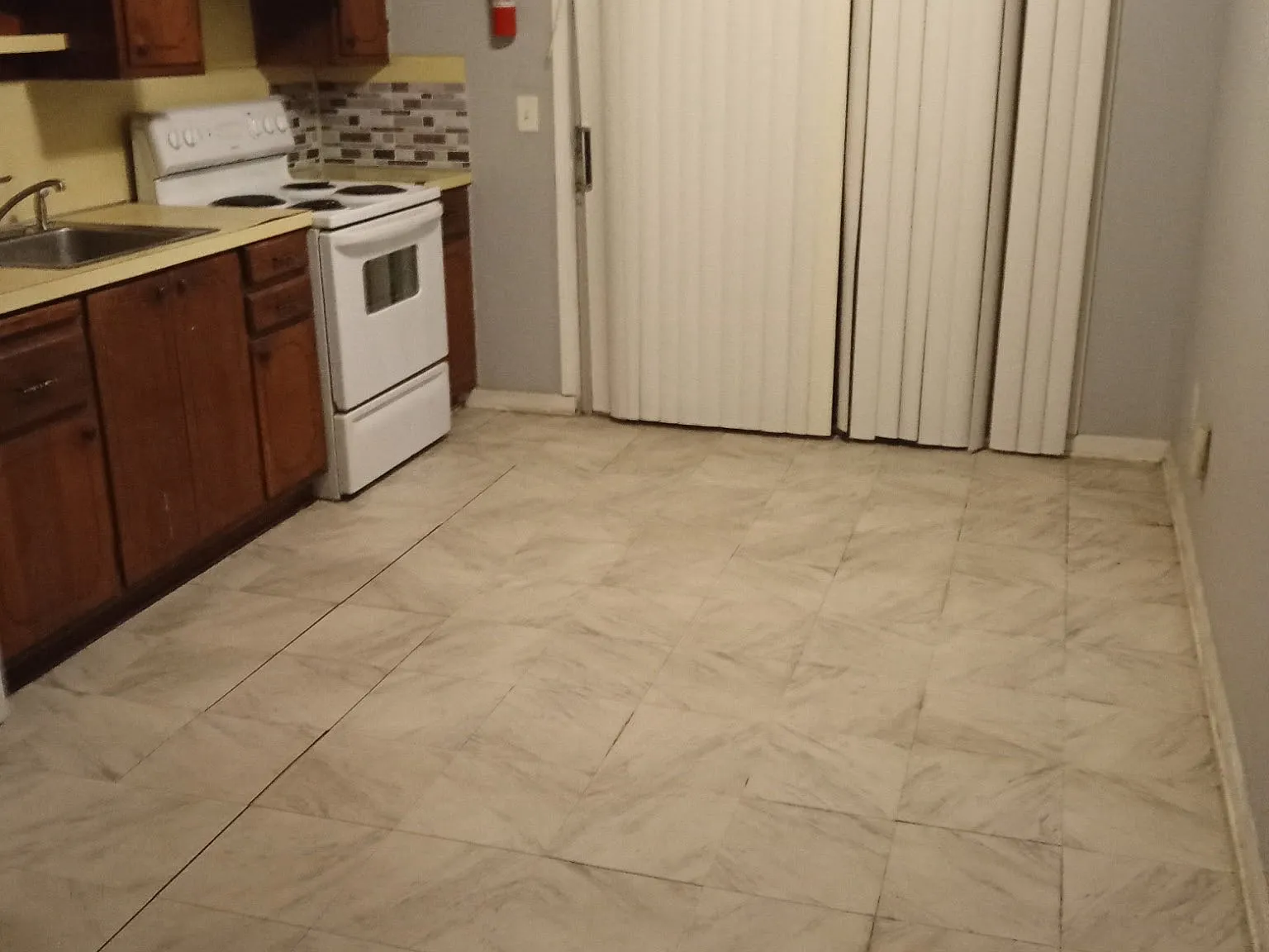 733 8th Ter W — Photo 3