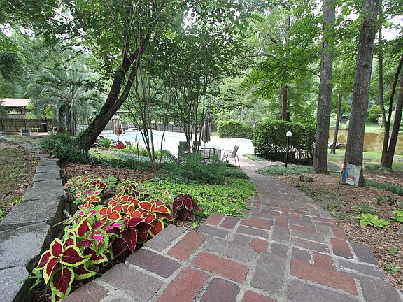 5th image of 327 Sugarcreek Dr