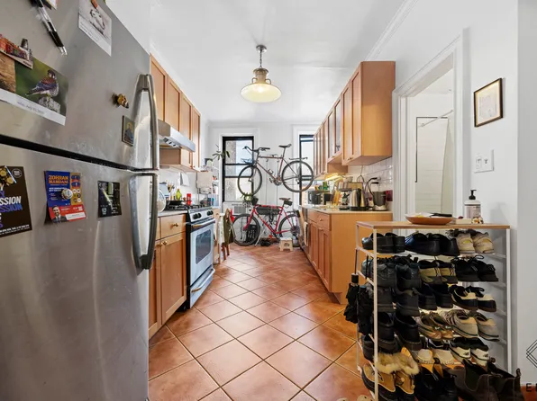 860 Manhattan Avenue image 1 of 11