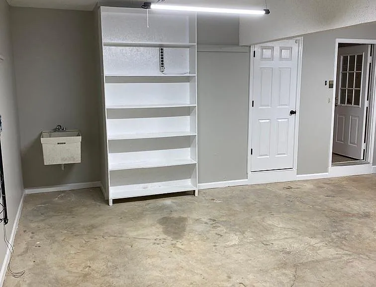 300 Greenview Ct — Photo 20