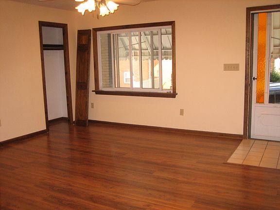 3rd image of 324 Linden Ave