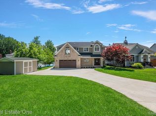 847 Fairview St, Lake Orion, MI 48362